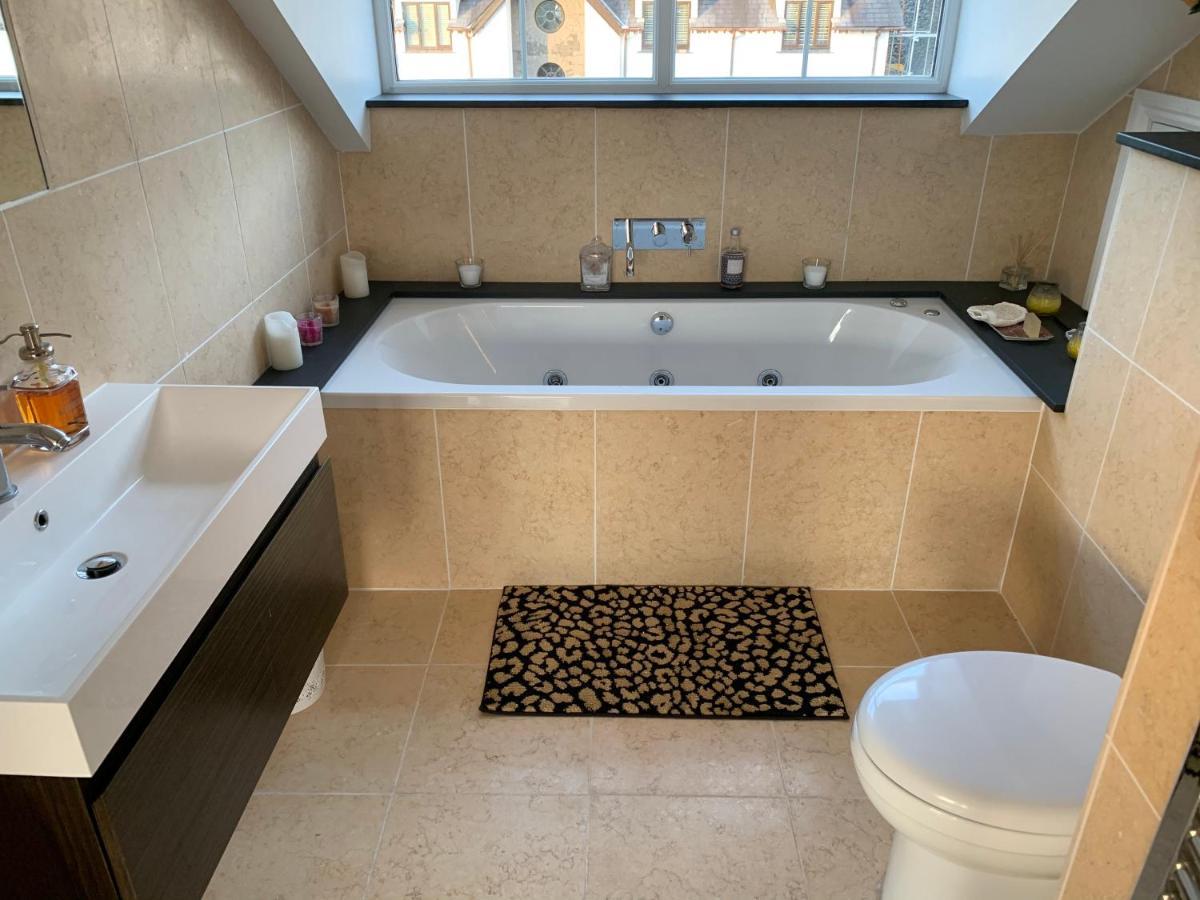 The Penthouse Bowness Luxury Loft Jacuzzi Bath & Complimentary Lakeview Spa Membership Exterior foto