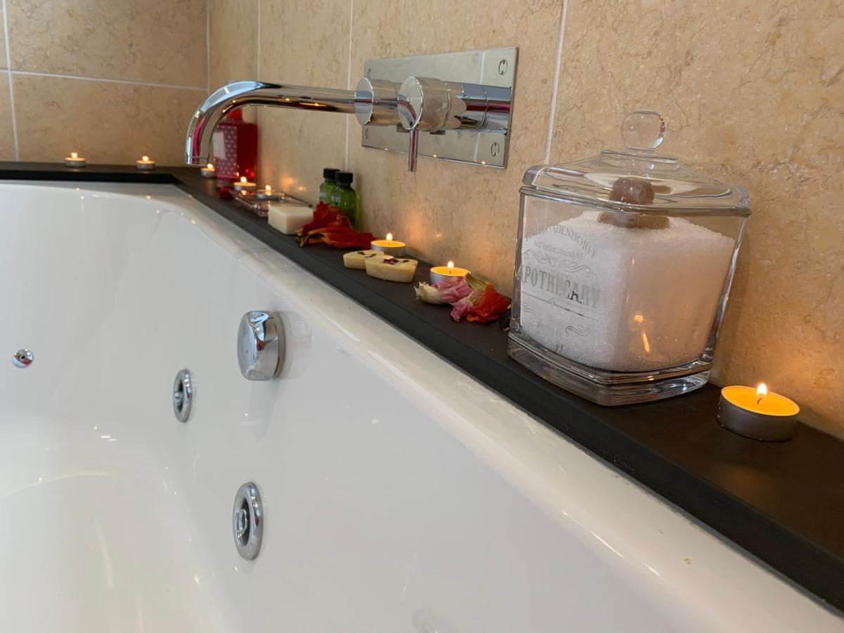 The Penthouse Bowness Luxury Loft Jacuzzi Bath & Complimentary Lakeview Spa Membership Exterior foto