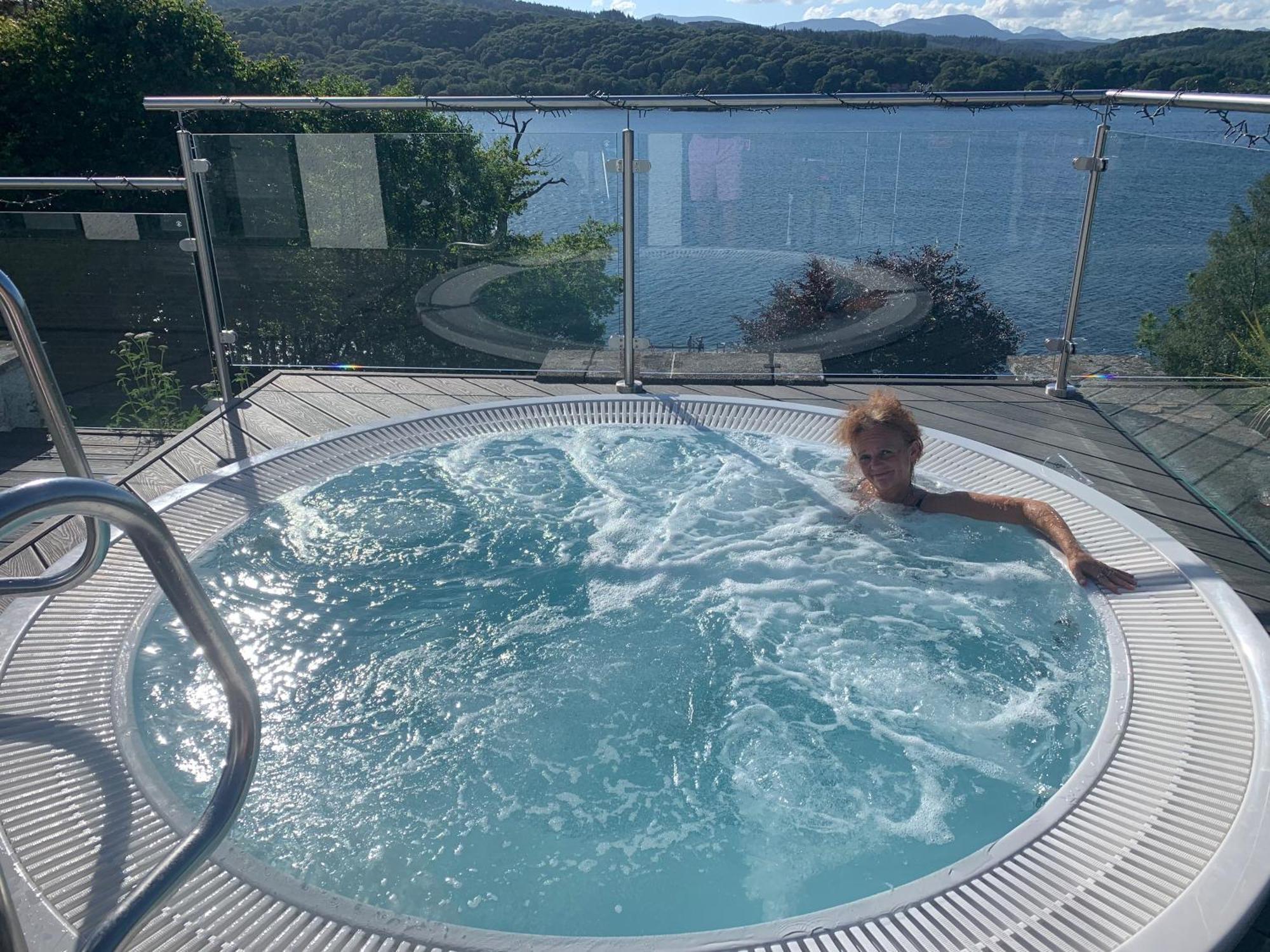 The Penthouse Bowness Luxury Loft Jacuzzi Bath & Complimentary Lakeview Spa Membership Exterior foto