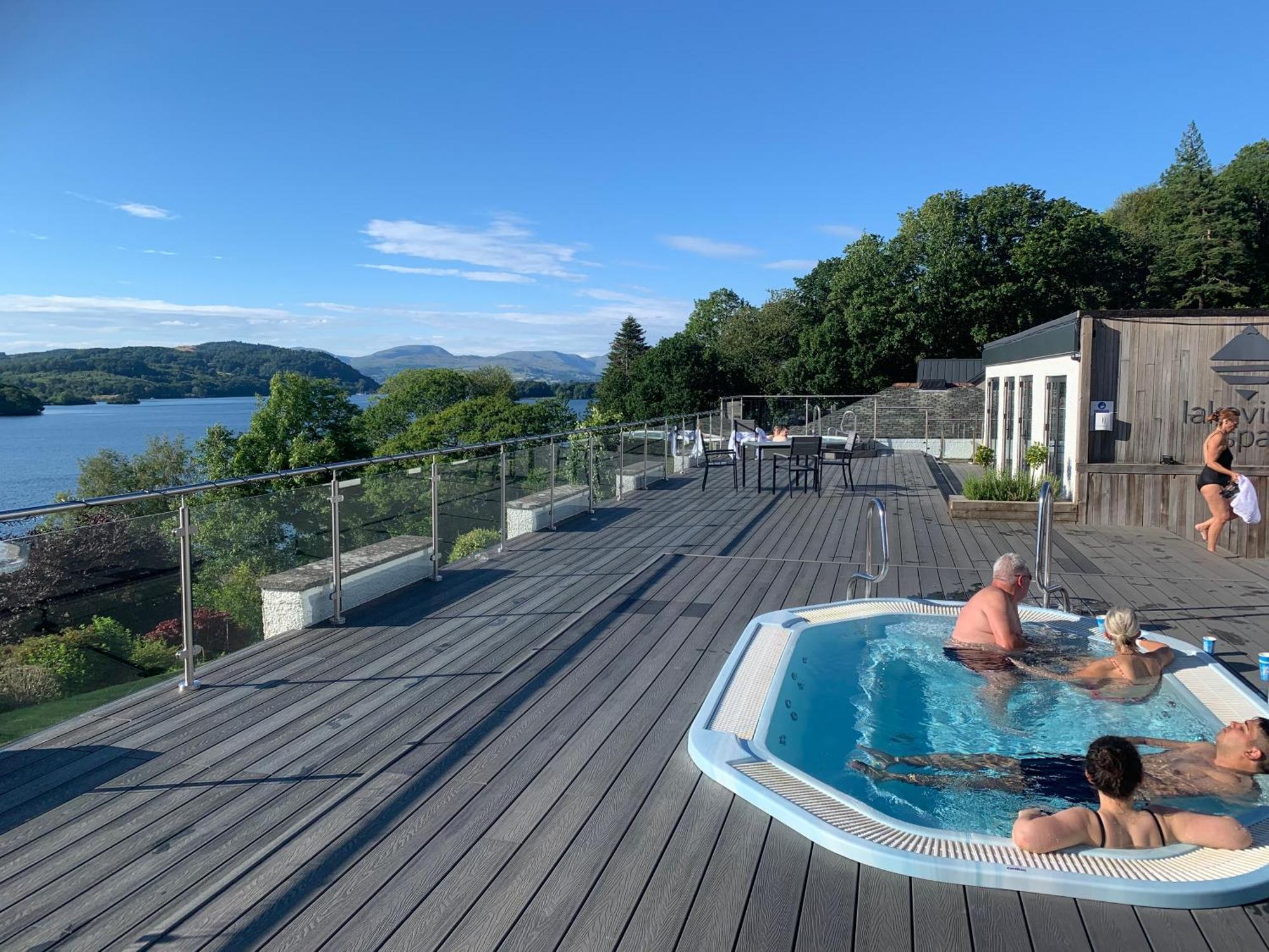 The Penthouse Bowness Luxury Loft Jacuzzi Bath & Complimentary Lakeview Spa Membership Exterior foto